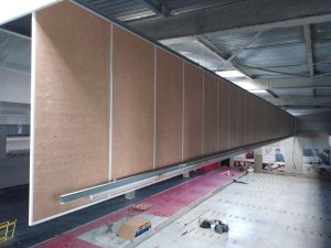 Panneaux acoustiques blancs suspendus