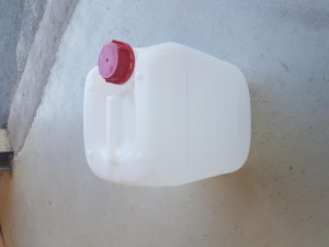 Bidons/Jerrican 10L plastique Neuf - resistant acide/base - contact alimentaire