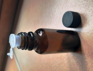 Lot de bouteilles cosmétiques verre ambre