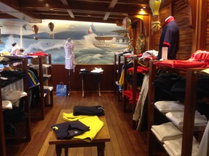 Lot de 1150 pièces prêt à porter de luxe