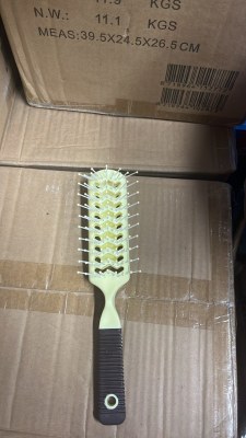 DESTOCKAGE : BROSSES À CHEVEUX – 3 500 PIÈCES
