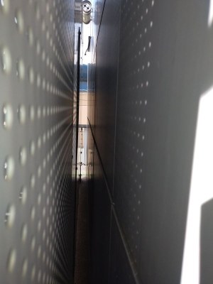 Porte palissade pivotante en métal microperforé