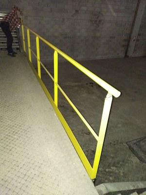 Plateforme et escaliers métalliques