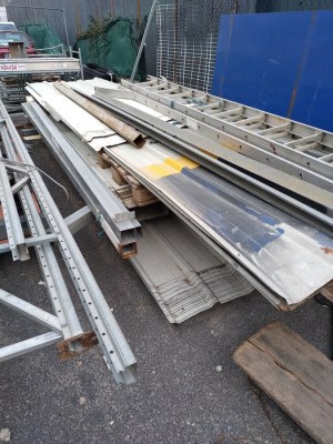 Panneaux bacacier et tubes carrés