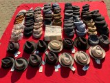 Lot de 92 chapeaux/casquettes/bérets de la marque STETSON NEUF