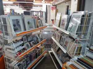 LOT DESTOCKAGE CADRES PVC,BOIS,ALU DIVERSES DIMENSIONS