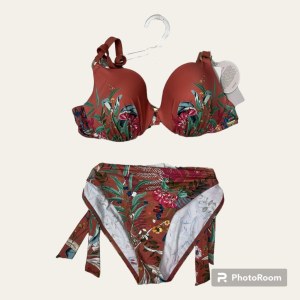 Maillots de bain femme TRIUMPH Stock : Bikinis et maillots de bain complets.