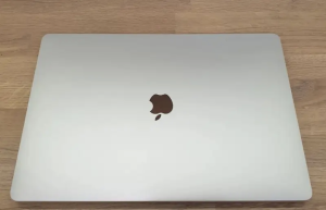 Apple MacBook Pro 15 A1990 2018/2019 i7/i9 8-9gen 16-32GB 256GB-512GB Radeon Pro