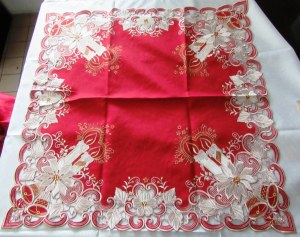Nappes et chemins tables brodés pour Noel!!!