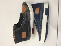 Liquidations chaussures femmes hommes enfants