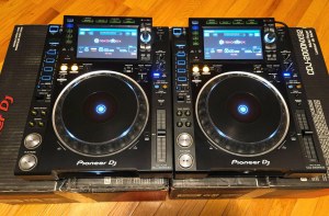 Vente de 2 Pioneer CDJ-2000 Nexus2 et 1 Pioneer DJM-900 Nexus2