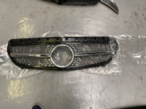 Lot d'ailerons, diffuseurs, divers éléments