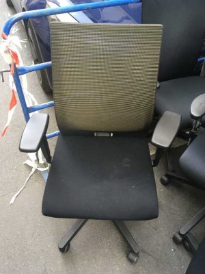 LOT DE 23 CHAISES DE BUREAU A ROULETTES