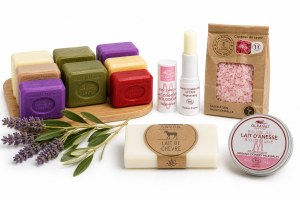 Déstockage de savons, cosmétiques au lait d’ânesse et de chèvre + savon de Marseille.