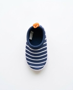 DESTOCKAGE : CHAUSSURES DE PLAGE BÉBÉ RAYÉES – 690 PIÈCES