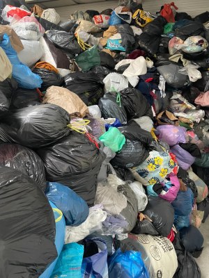 Collecte vêtements et chaussures - Original non touché / Used clothes untouched