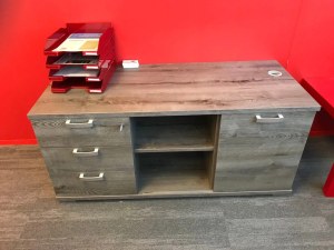 Bureau avec meuble de rangement