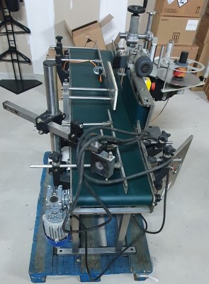 ETIQUEUTEUSE SUR CONVOYEUR