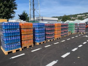 Camion dispo à la commande Canettes / bouteilles 1,5L ou 1,75L, Coca-Cola, Fanta