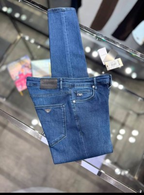 ARMANİ JEANS. NOUVEAU STOCK