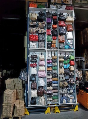 DESTOCKAGE de 17000 SACS à main