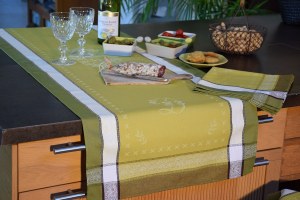 LOTS DE TISSUS JACQUARDS TEINTS EN FILS POUR NAPPES SERVIETTES ET CHEMINS DE TABLE