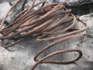 Cables de cuivre dénudés