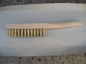 LOT DE 1200 BROSSES MÉTALLIQUE A MANCHE