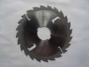 LOt de 10 lames carbure D.300 mm AL.70 mm 24 dents + 4 racleurs