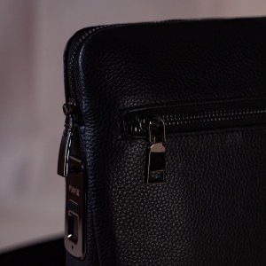 Sacoche compact avec bandoulière réglable et verrouillage par empreinte digitale