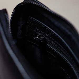 Sacoche compact avec bandoulière réglable et verrouillage par empreinte digitale