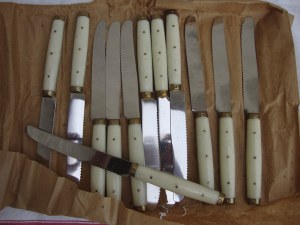 COUTEAUX DE TABLE PRADEL