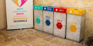 Lot de 950 bacs de tri intérieur à prix remisé – à vendre en totalité