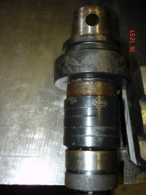 Appareil à tarauder