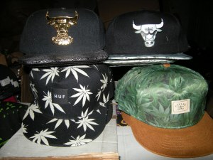 Destockage TOTAL casquettes New era mitchell and ness wati b