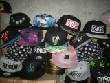 Destockage TOTAL casquettes New era mitchell and ness wati b