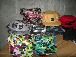 Destockage TOTAL casquettes New era mitchell and ness wati b