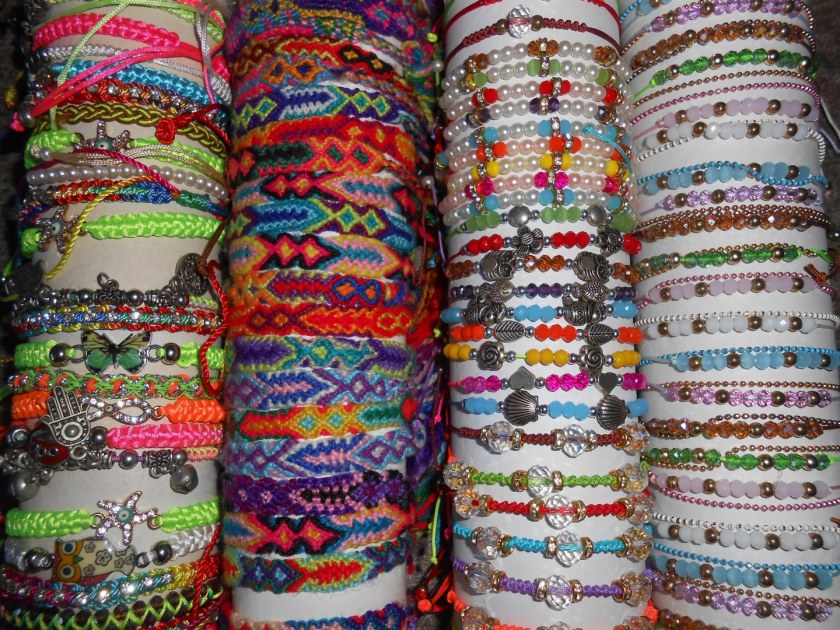Lot De 3 Bracelets Fantaisie En Os, Bois Et Plastique - Ajustables - Neuf Sans Emballage