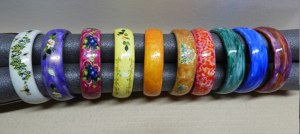 Lot de bracelets en porcelaine