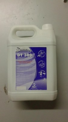 Détergent tous usages .