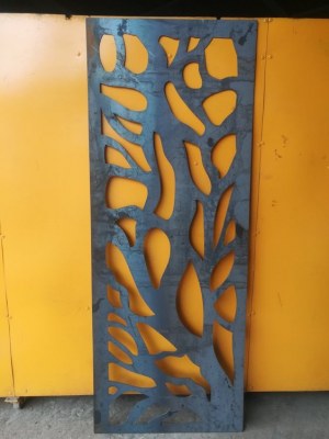 Tôle découpée au plasma et peinte en électrostatique sur demande