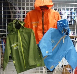 DESTOCKAGE DE COUPE VENT ELAUBI POUR GARCONS AU PRIX DE 3 EUROS !