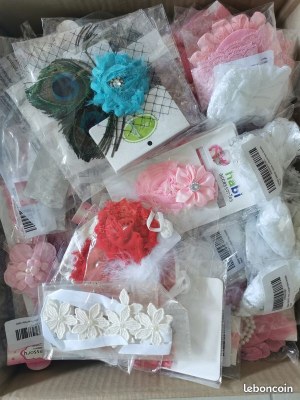 Lot 240 accessoires cheveux enfants 170 €