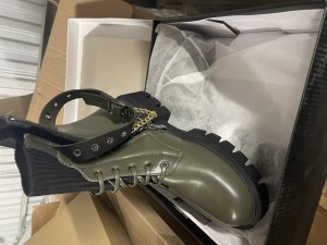 Destockage chaussures femmes/hommes/enfants