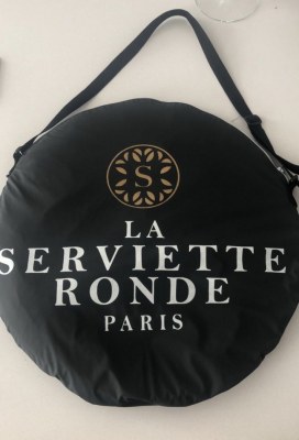 Serviette ronde qui se déplie seule