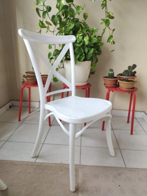 Chaise bistrot dos croisé en polypropylene