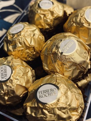 Ferrero - assortiment de rochers au lait, noix de coco, cappuccino, amandes et noir