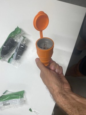 IP44 Fiche Femelle couleur noir et orange