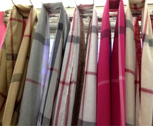 Vend 1 lot de 50 foulards polyester
