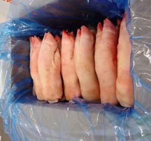 Pieds postérieurs de porc